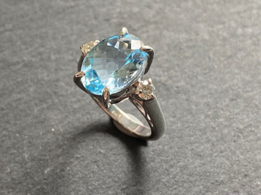 ブルートパーズとモアサナイトの2階建てシルバーリング