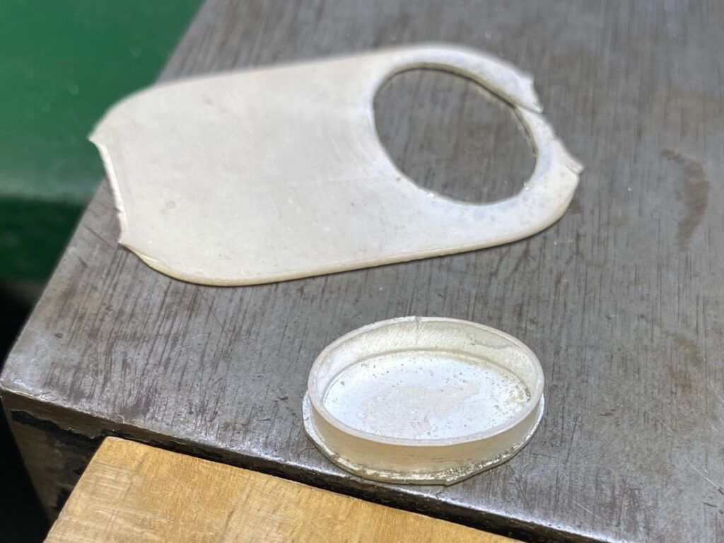 石枠と裏板の接合・成形