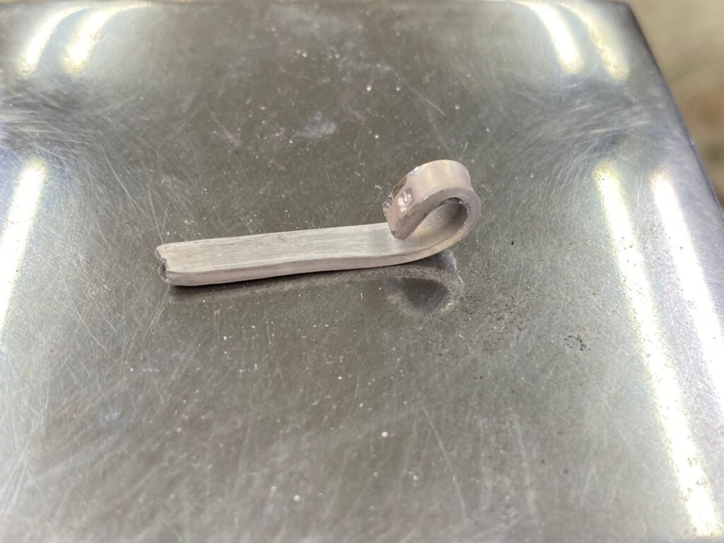 Step 3：バチカン（紐通し）の制作と連結