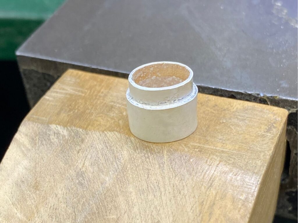 上げ底の石枠